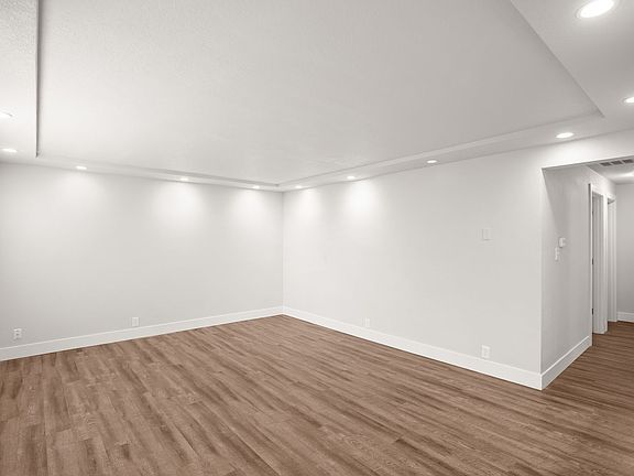 4th image of 12583 SE 24th Ave