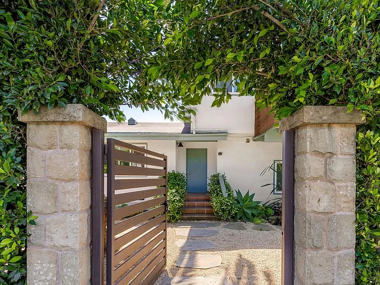 130 S Soledad St — Photo 28