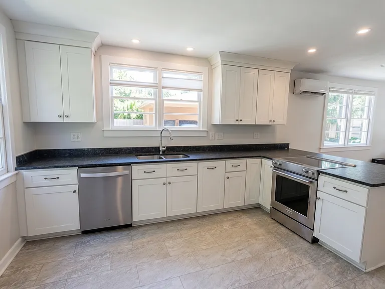 806 Bladen St — Photo 12