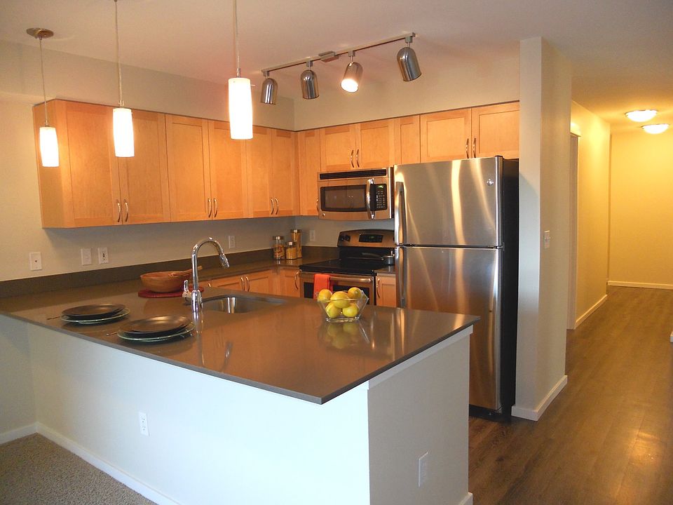 Open kitchen w/ quartz and stainless steel