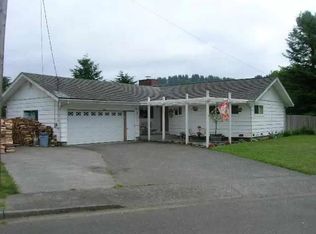 121 Azalea Dr, Klamath, CA 95548