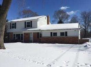6998 Killarney Dr, Troy, MI 48098