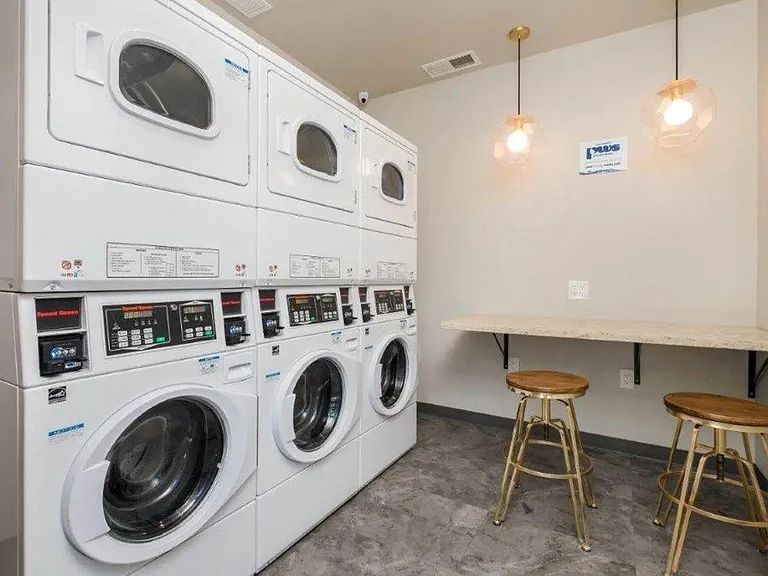 Woodcrest Apartments — Photo 10