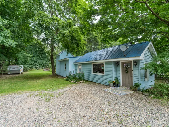 226 W Orchard St, Delton, MI 49046