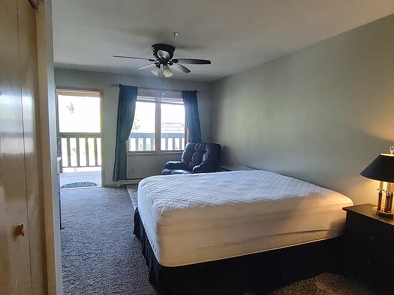 Master Bedroom - Layout #4