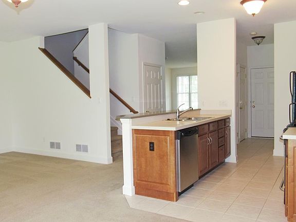 3rd image of 105 Scully Pl