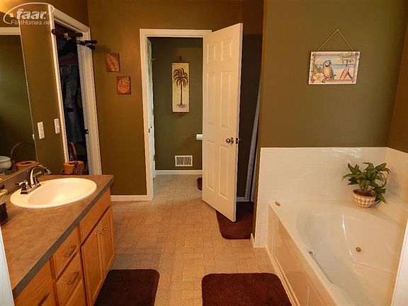 4th image of 270 Willow Ln