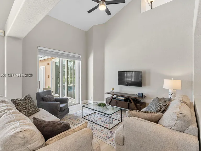 1179 Laguna Springs Dr — Photo 16