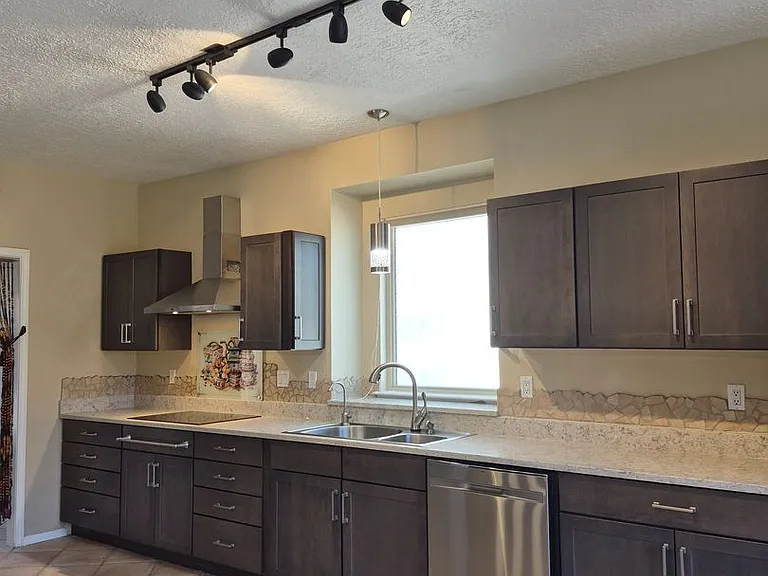 9121 Ridgefield Ave NE — Photo 13