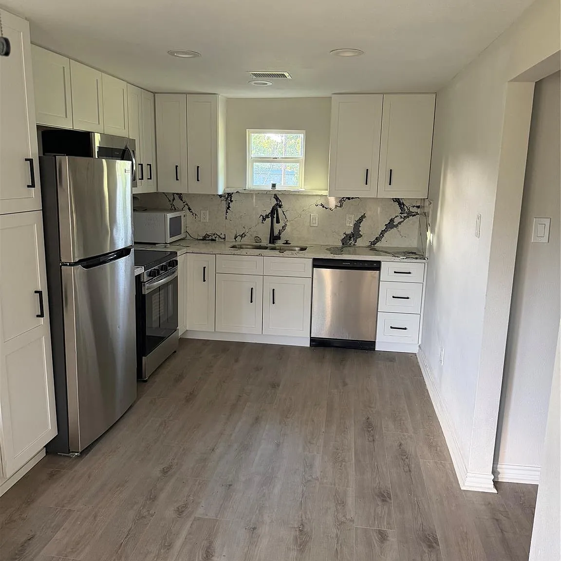 1 bed, 1.0 bath, 850 sqft, $1,200 — Photo 1