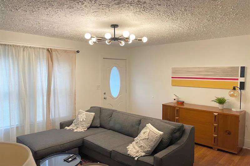 2 bed, 1.0 bath, 1500 sqft, $2,300 — Photo 4