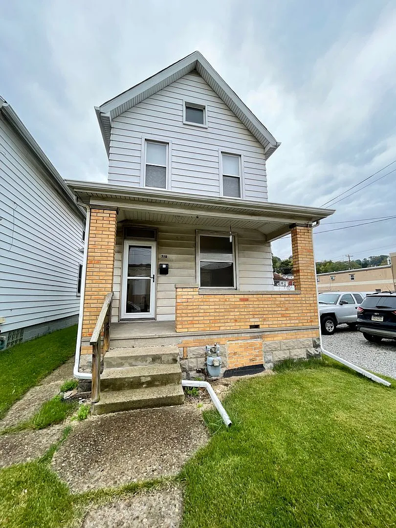 Coraopolis - 2 Bed 1 Bath - Home for Rent — Photo 1