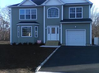 23 Somerset Rd N, Amityville, NY 11701