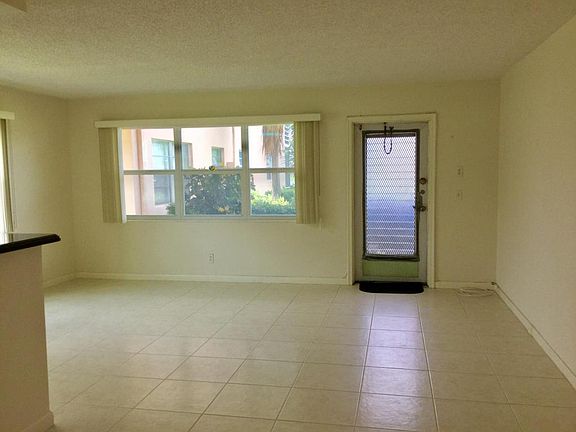 4th image of 376 Chatham S