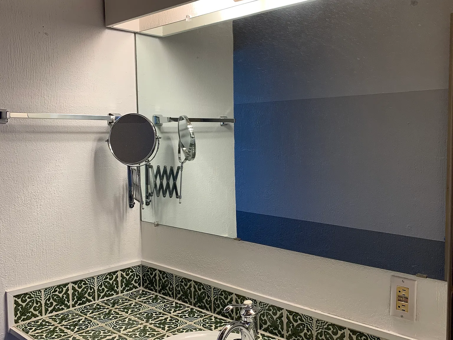 Awesome / Open Adobe Apartment in the North Valley — Photo 3