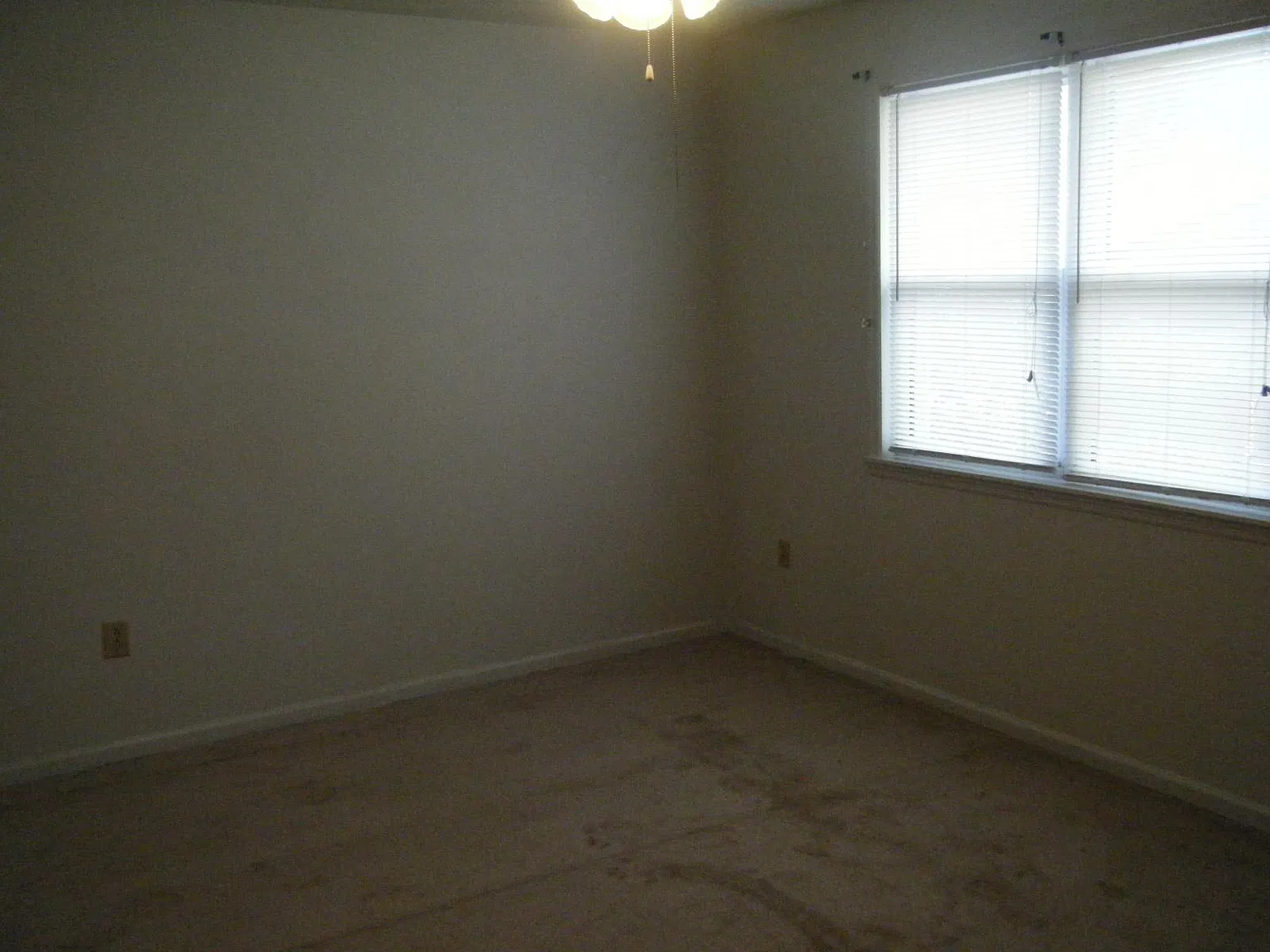 3 bed, 1.5 bath, 1400 sqft, $1,700 — Photo 4
