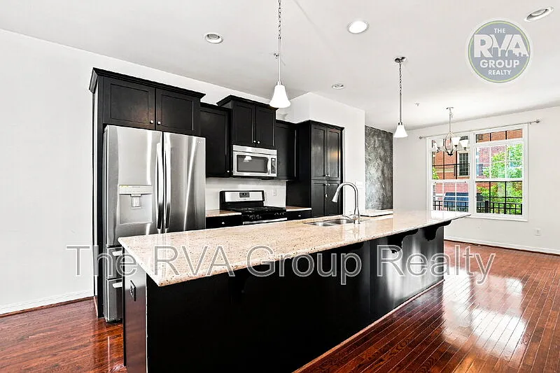 2 bed, 2.5 bath, 2002 sqft, $2,895 — Photo 4