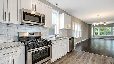 2 bed, $2,095 — Photo 2