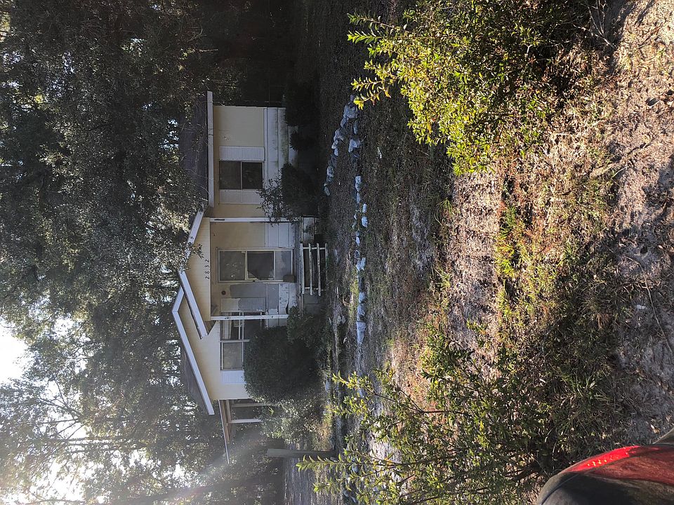 2nd image of 2832 Magnolia St