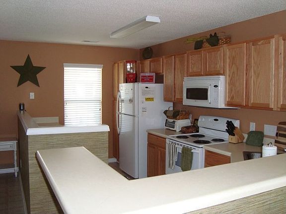 Kitchen - lots of counter space