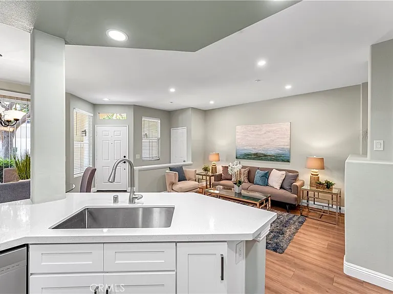 304 Birch Grv — Photo 13
