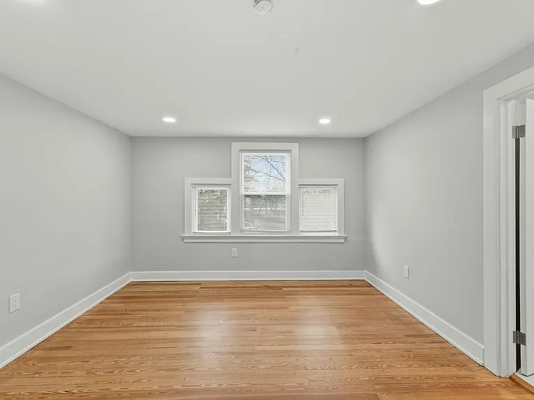 2978 Wardall Ave — Photo 39