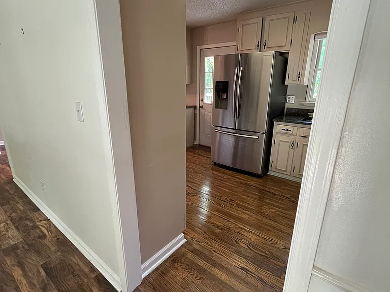 1201 Ivy Ln — Photo 10