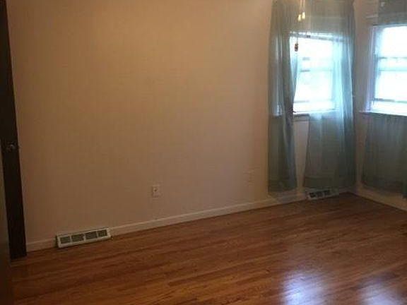 3rd image of 126 Kensington Ave