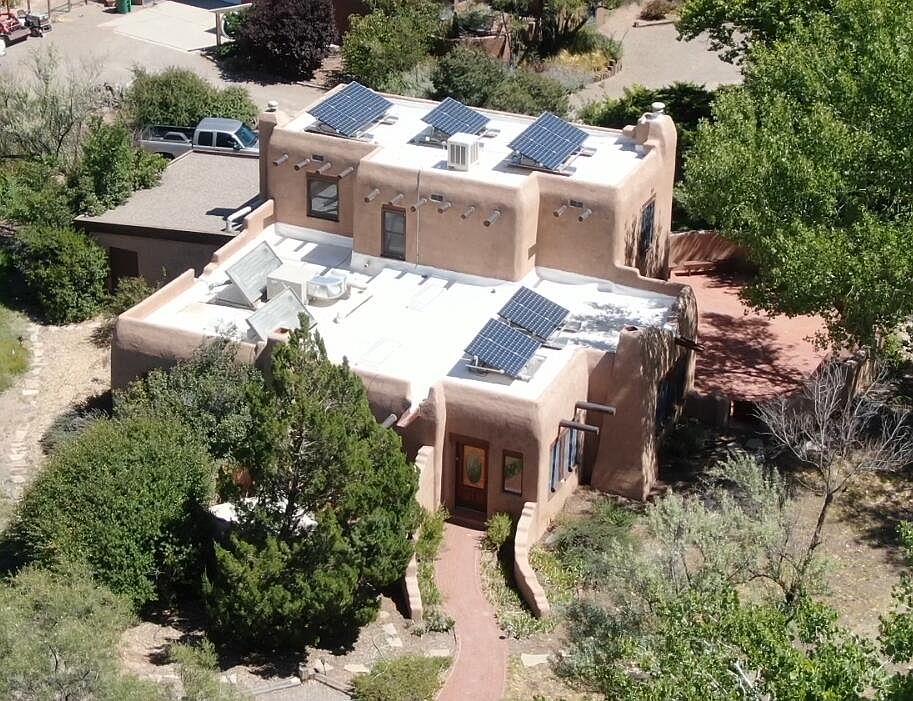1st image of 425 La Comunidad NW