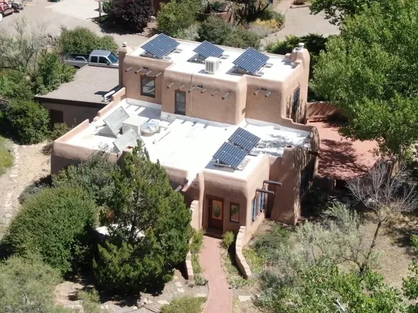 425 La Comunidad NW, Albuquerque, NM 87114