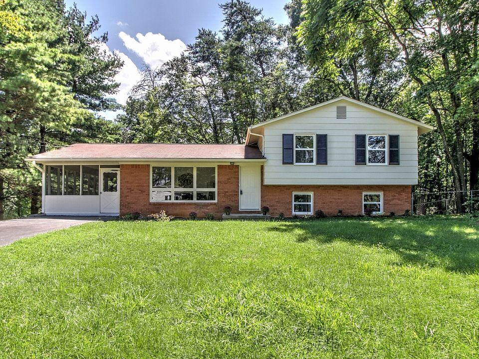 For Sale: 5496  WARWOOD DR, Roanoke, Virginia 24018