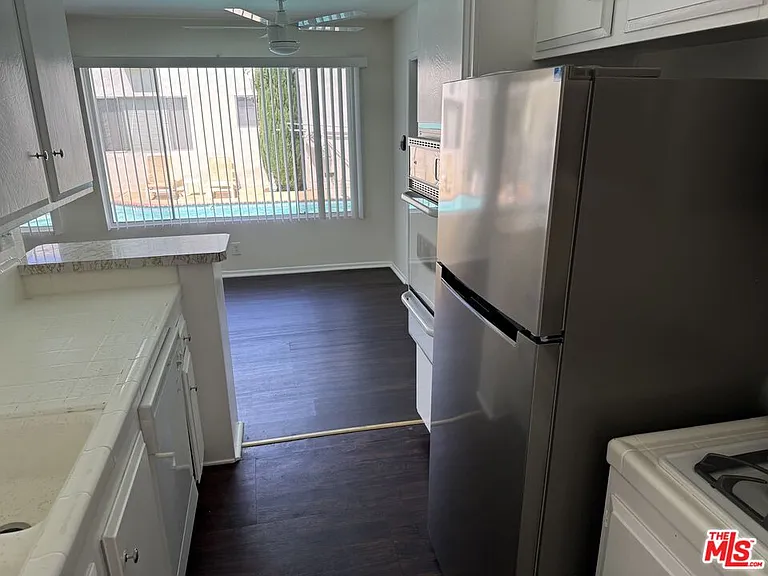 18600 Burbank Blvd #107 — Photo 4