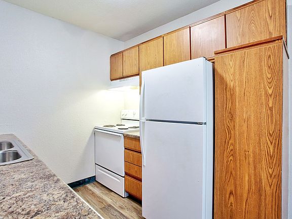 4th image of 419 Stratford Way #3