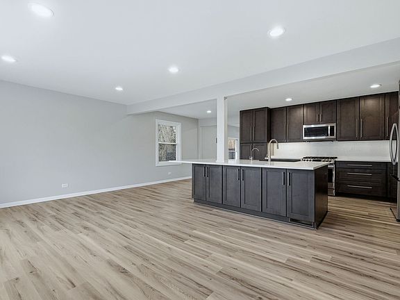 3rd image of 28W032 Roosevelt Rd