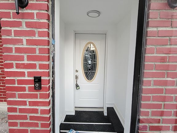2nd image of 98-100 Hartley Dr #1B