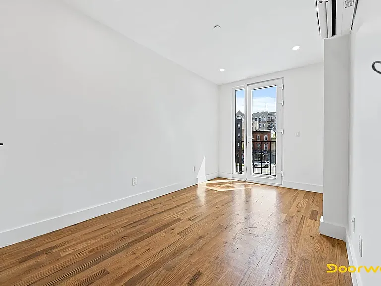 467 Grand St #4A — Photo 8