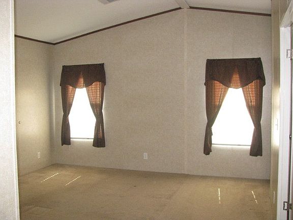 5th image of 239 Lakeshore Dr