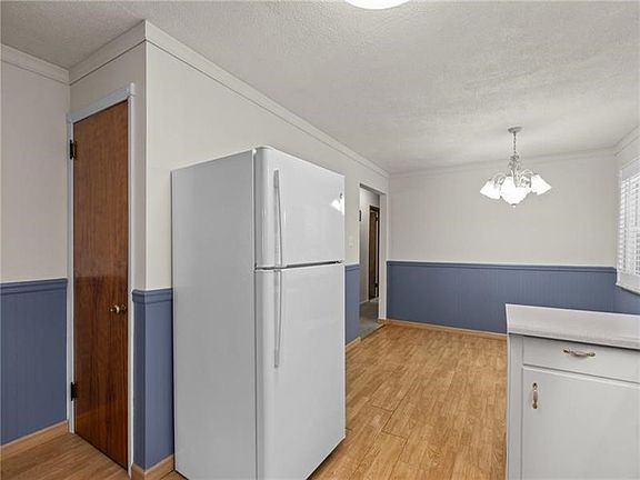 5th image of 121 Deer Ln