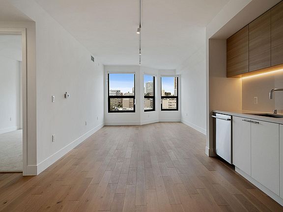 5th image of 719 Larkin St Unit 805