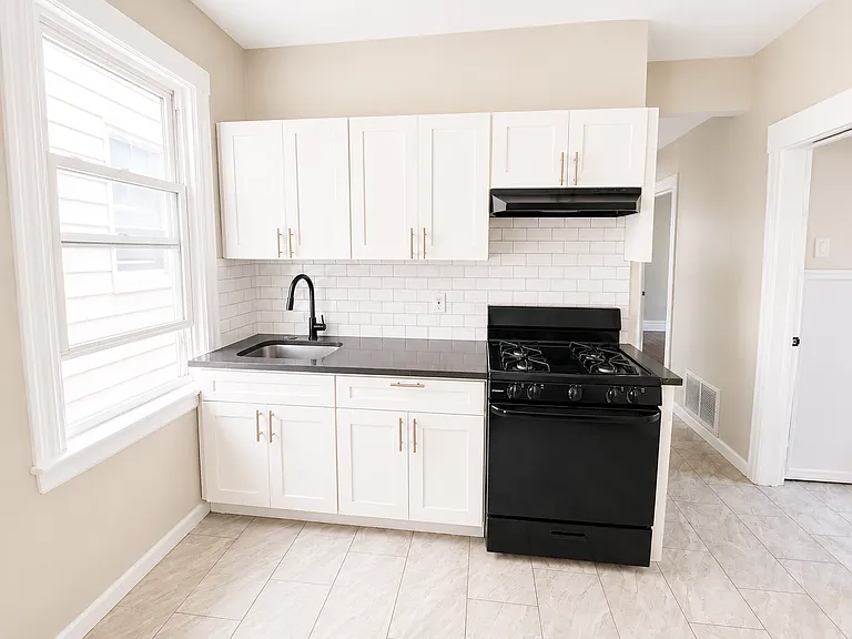 61 Stuyvesant Ave #2 — Photo 4