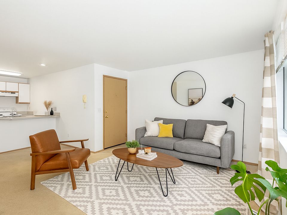 1st image of 12529 35th Ave NE #103