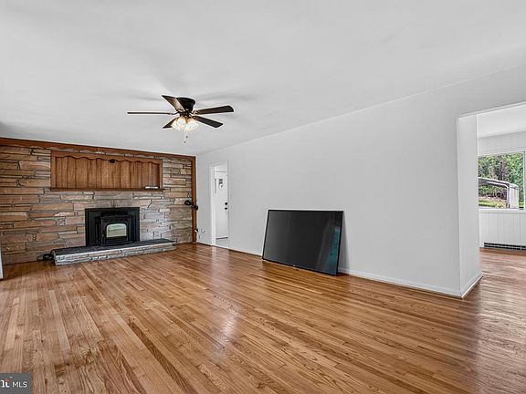 5th image of 17508 Clinton Dr