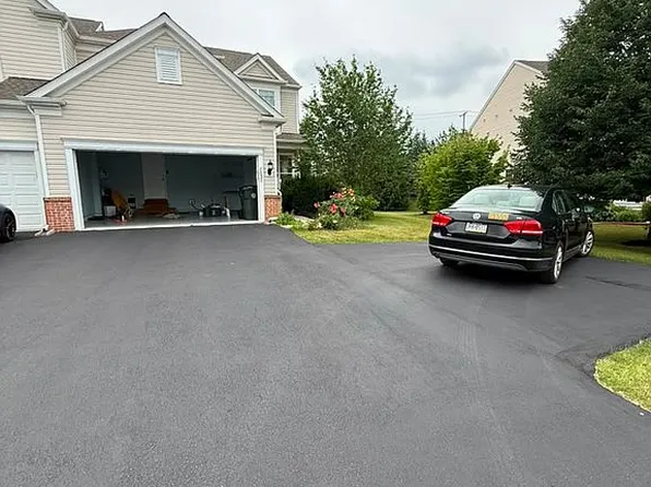 8638 Mayfair Ct, Breinigsville, PA 18031