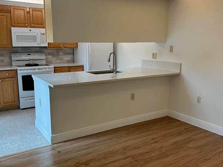 2529 25th Ct — Photo 3