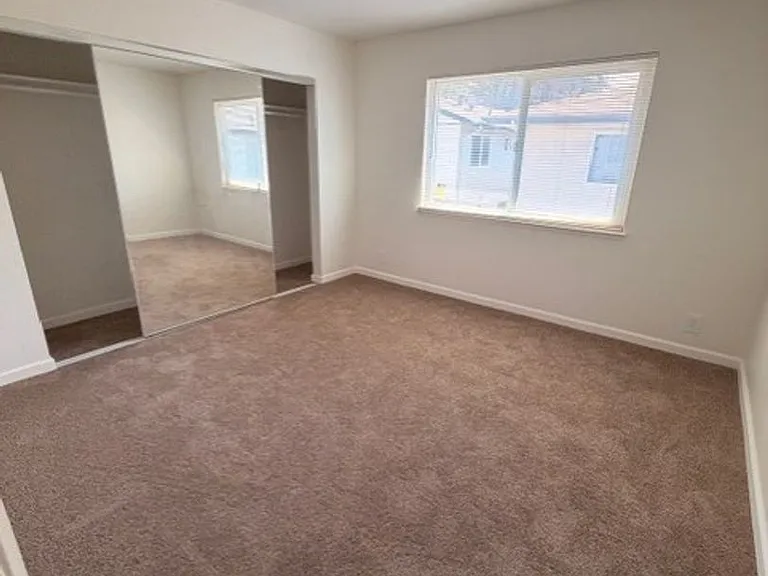 Dixon Townhouse — Photo 34