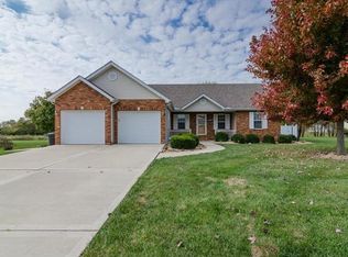 5908 Rosebud Ln, Godfrey, IL 62035