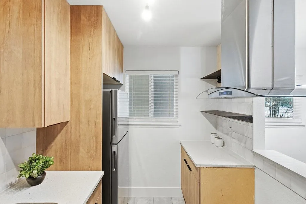 CrestHaus Apartments — Photo 2