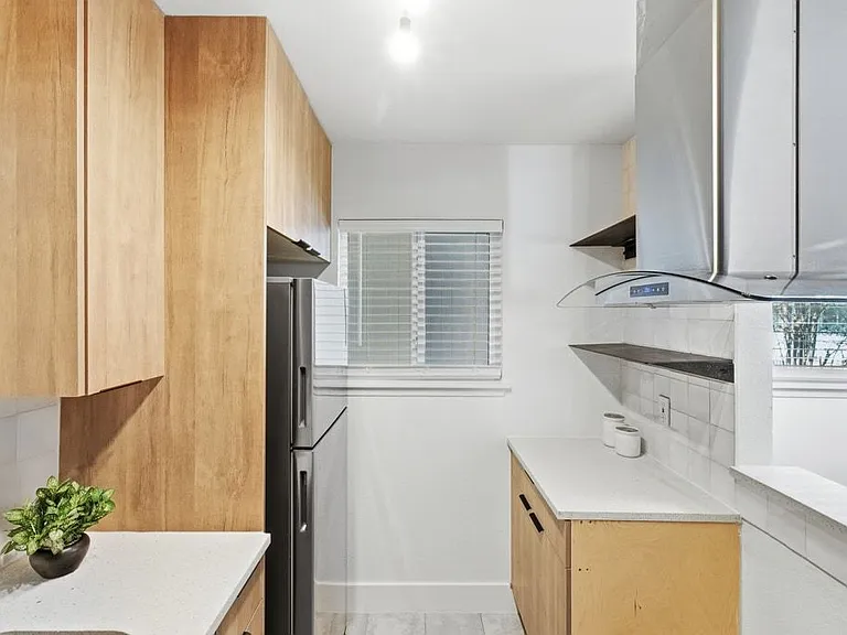 CrestHaus Apartments — Photo 21