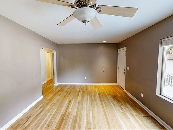 3rd image of 204 Downey Ct NE