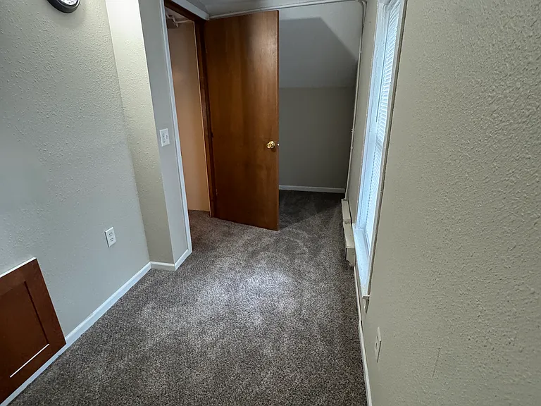 123 E Spring St — Photo 2
